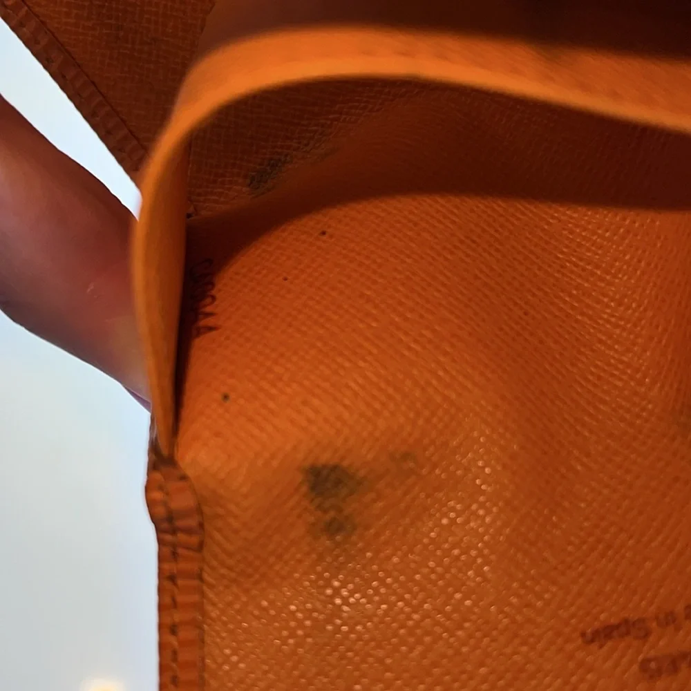 Louis Vuitton Orange Epi 4 key holder - Picture 12 of 12